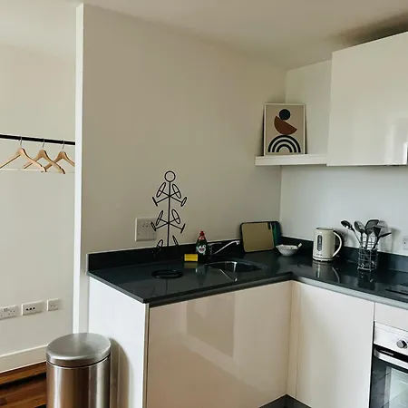 Stylish Comfy Centre With Free Netflix Jvt Short Lets Apartment